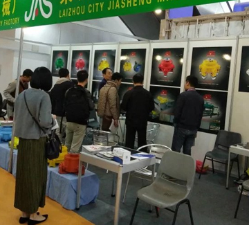 佳圣機械廠拋光磨頭花崗巖大砂鋸裝車現(xiàn)場